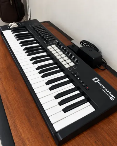 OPORTUNIDADE - Novation 49 MK2 + Pedal Sustain Roland 