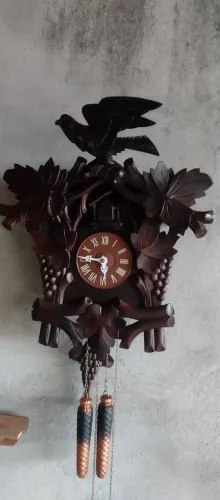 Relógio cuco marca H
