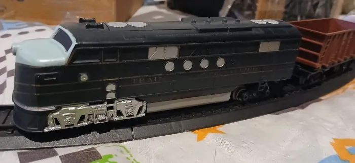 Brinquedo antigo locomotiva a pilha