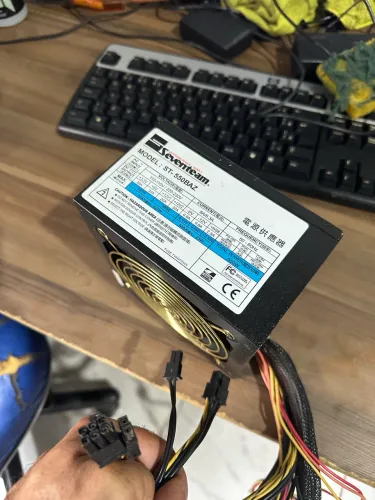 Fonte gamer 550w semi nova pino pra vga 180,00