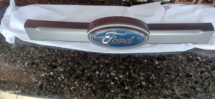 Friso Original Grade Frontal Com Logo FORD Ranger