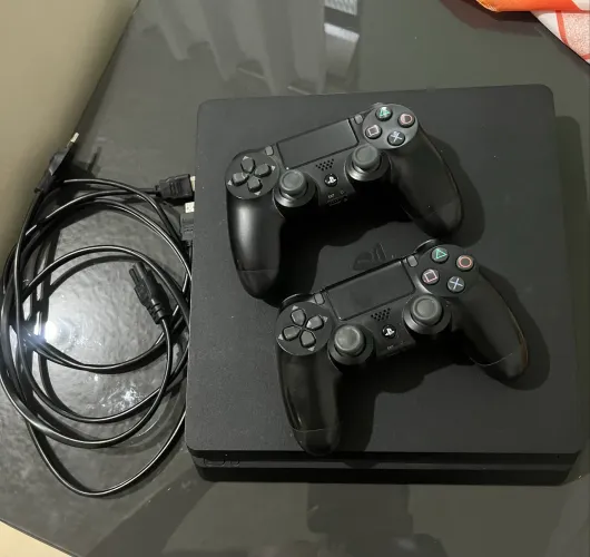 PS4 1 TB 2 CONSOLES