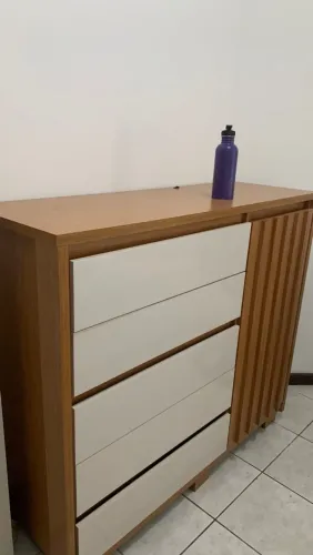 Cômoda semi nova MDF
