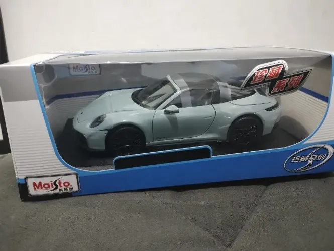Miniatura Porsche targa 4 GTS coupê (992.2) Maisto 1/18 novo na caixa e base