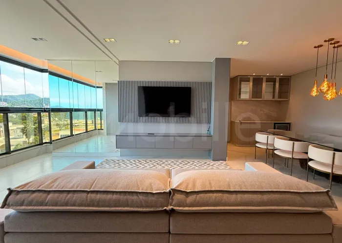 Apartamento mobiliado e equipado no Edificio Surfers Paradise na Praia Brava