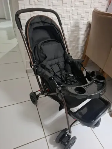 Carrinho de Bebê Cosco Preto e Marrom - Com Bandeja Porta-Copos