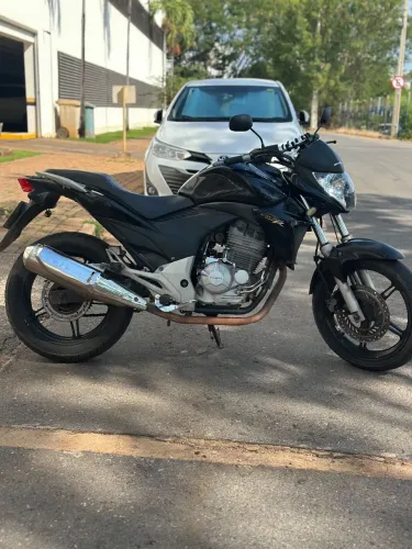CB300r 2013 Em dias