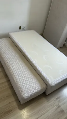 Box e cama auxiliar à venda