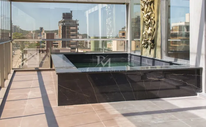 Cobertura Duplex de Alto Padrão a 50m do Mar | Brava Village