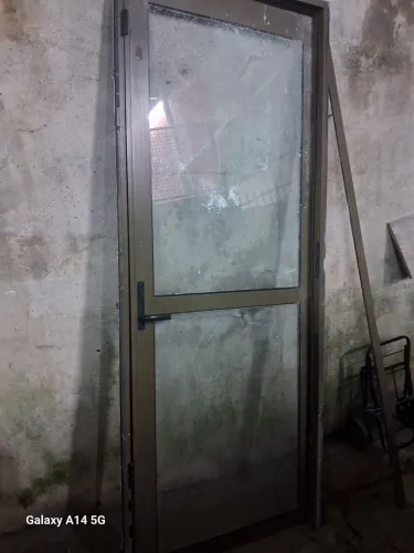 Porta em Bom estado troca por algo do meu interesse