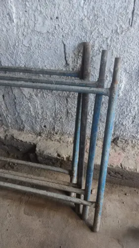 Vende se 4 andaimes de ferro