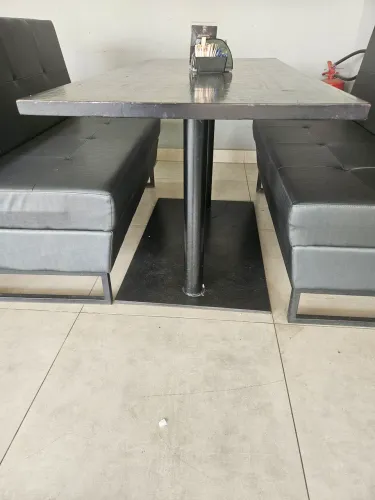 Mesa e sofá