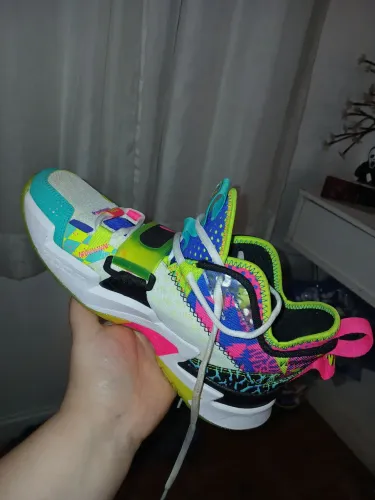 Lindo tênis Jordan, original , usado 2x , estilo botinha