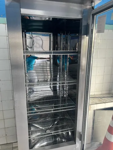 Geladeira Expositora Inox - Polo Leste
