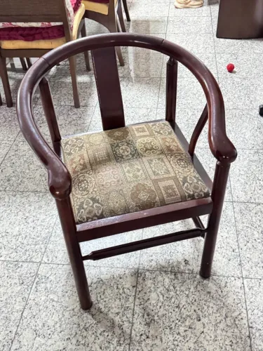 Cadeira em Madeira Maciça com Braços | Estilo Colonial | Excelente Estado