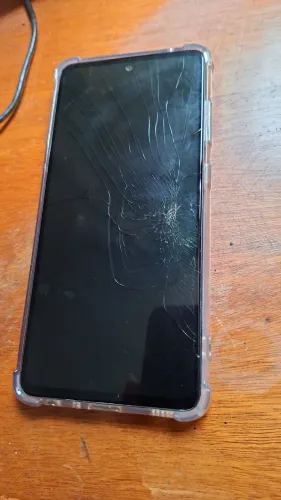 Celular usado e com avaria