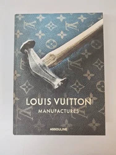 Livro Louis Vuitton Manufactures Assouline