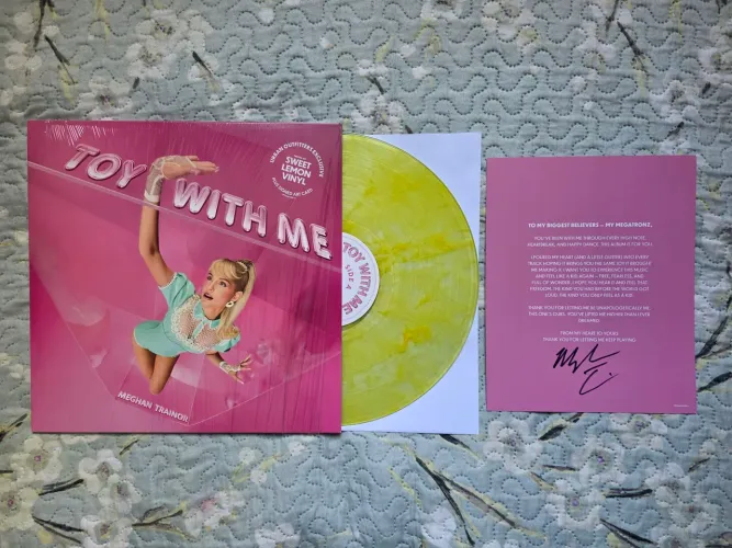 LP Vinil Meghan Trainor Autografado Toy With Me Urban Outfitters Exclusive Yellow Vinyl
