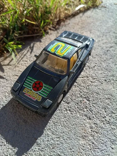 Carrinho miniatura colecionável marca Sunnyside modelo BMW 85OI anos 90 com um grafismo TU