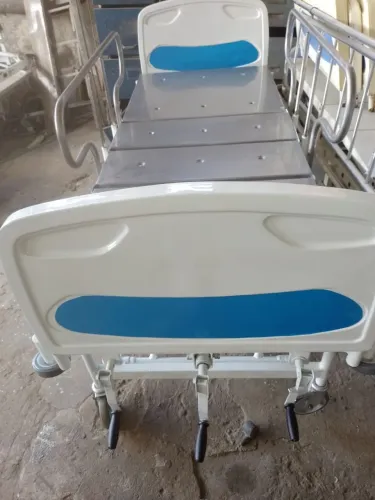 Cama hospitalar reformada com couchao com cap nova