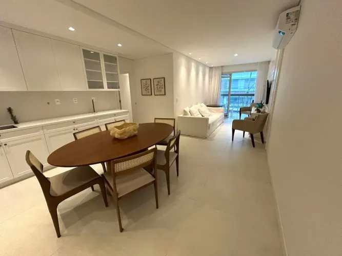 Apartamento alto padrão à venda em Jurerê, Florianopolis, com 3 Suítes, a apenas 100 metro