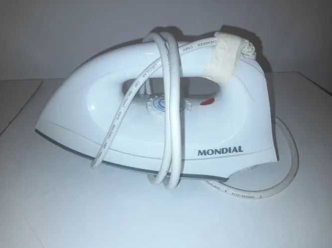 Ferro de passar roupa Mondial [COM DEFEITO]
