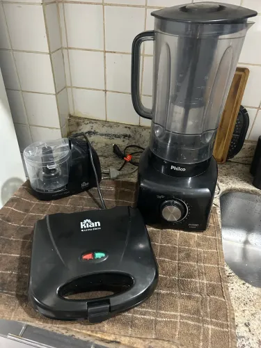 Vende-se liquidificador , sanduicheira e triturador elétrico