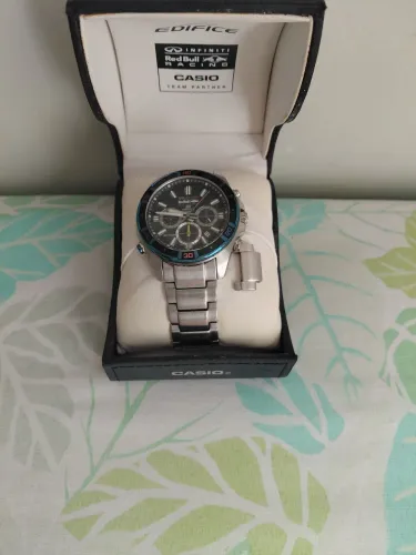 Vendo está relíquia guardado muito tempo com todos acessórios valor 2.500 reais *.