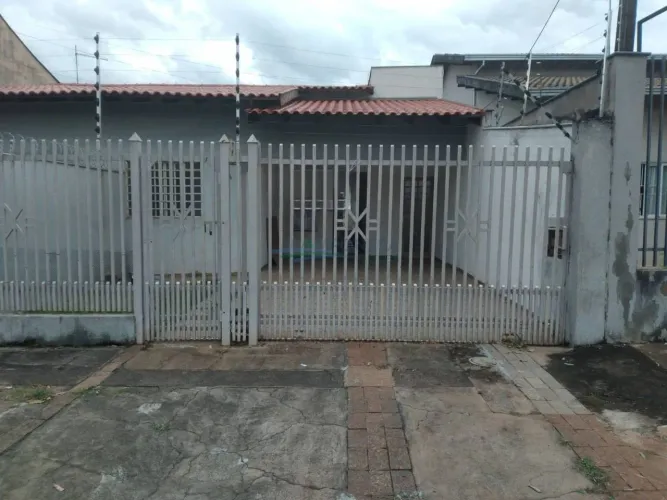 Casa com 2 dormitórios para alugar, 115 m² por R$ 2.100,00/mês - Bandeirantes - Londrina/P