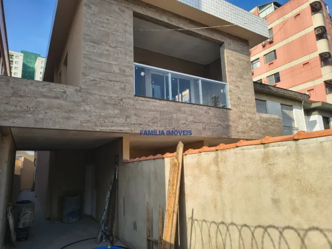 Sobrado à venda 3 quartos 1 suíte quintal 2 vagas Santos/SP