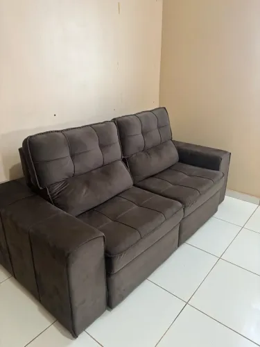 Sofá retrátil marrom