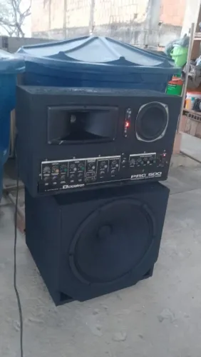 Vende se som amplificado com bluetooth