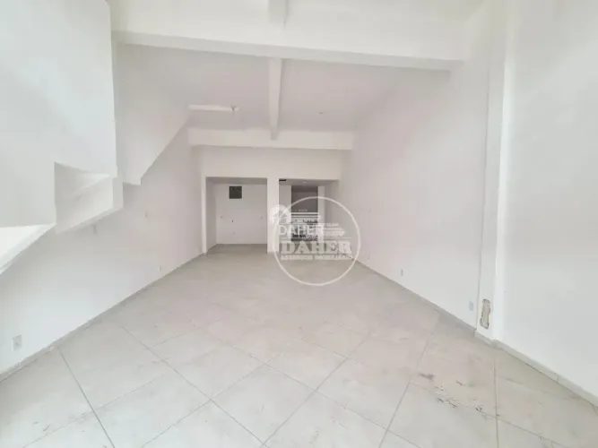 Daher Aluga: Loja com 55m², na Via Principal, em Piedade - CDQ134