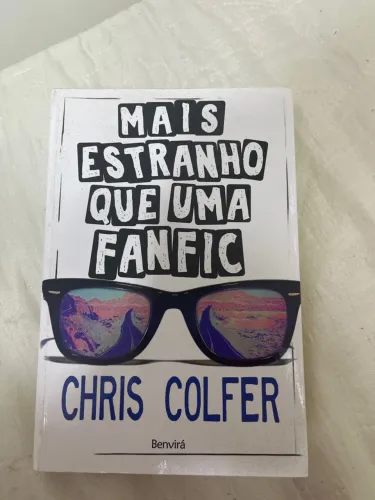 Livro Mais estranho que uma fanfic, novo. Motivo da venda: compra por engano.