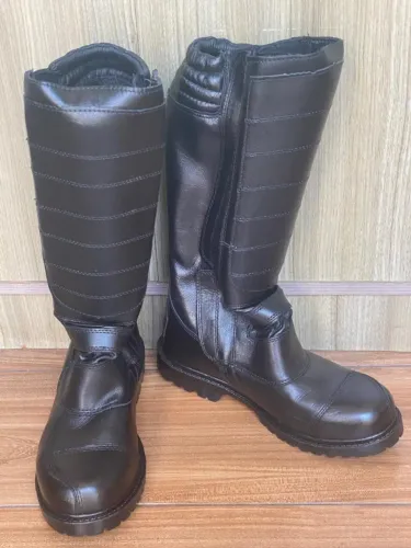Bota cano longo couro legítimo - Nova, sem uso nº 39