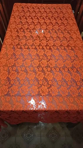 Toalha de Renda Vermelha Retangular para Mesa de 6 Cadeiras (Bangu)