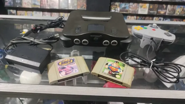 NINTENDO 64 L1 COM 1 CONTROLE 1 FONTE E 2 JOGOS ORIGINAIS RIDGE RACER E SUPER MAN