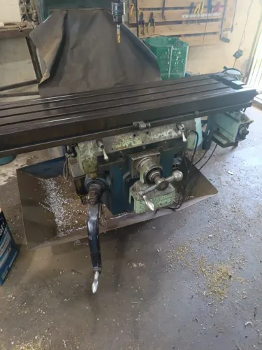 Vendo máquina frezadora ferramenteira