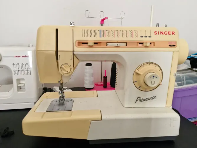 Máquina de costura Singer