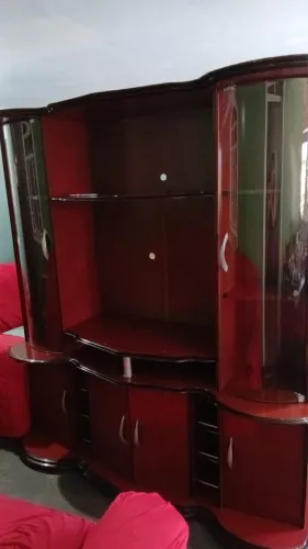 Estante e mesa de computador usadas