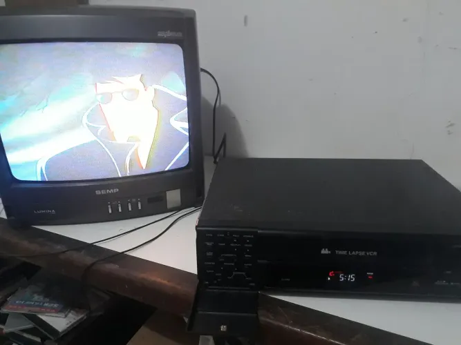 Vídeo cassete LG 