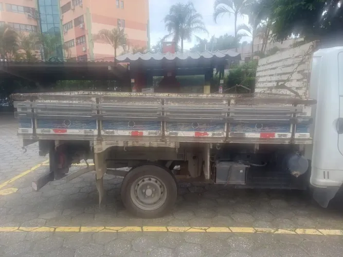 Caçamba madeira bongo/HR