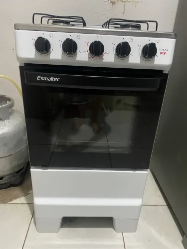 Fogão de quatro bocas Esmaltec