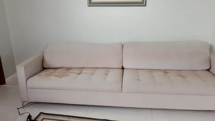 Sofa de linho cinza com pés de metal. 2,78 m/88 cm