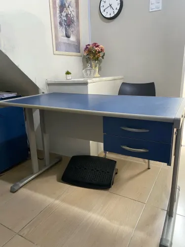 Vendo móveis de escritório 