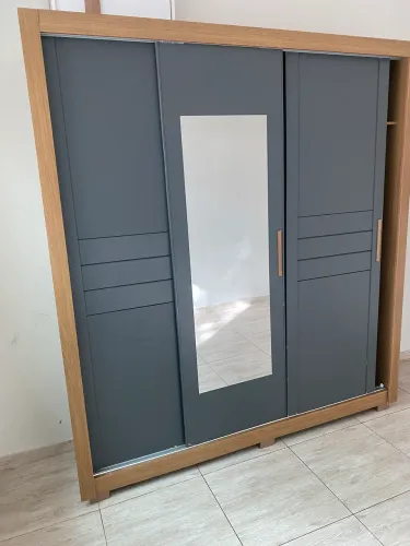 Guarda roupa casal com espelho