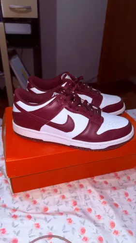 Tênis Nike dunk vermelho.original