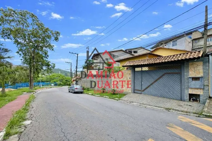Vende-se Casa no Cond. Outeiro do Passárgada (Km 36 Rap. Tavares) - TÉRREA.