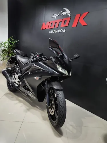 Linda R15 com apenas 12 mil km