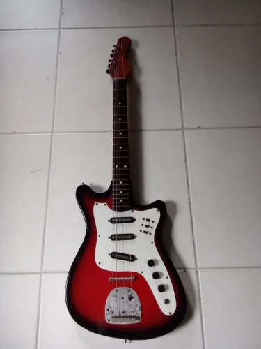 Guitarra Fender Tonante Anos 1970